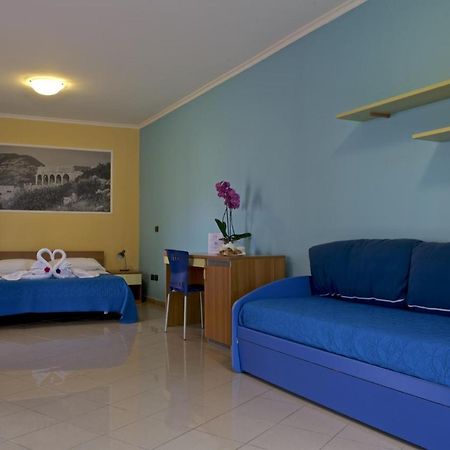 Hotel Ristorante Al Canto Delle Sirene Terracina Eksteriør billede