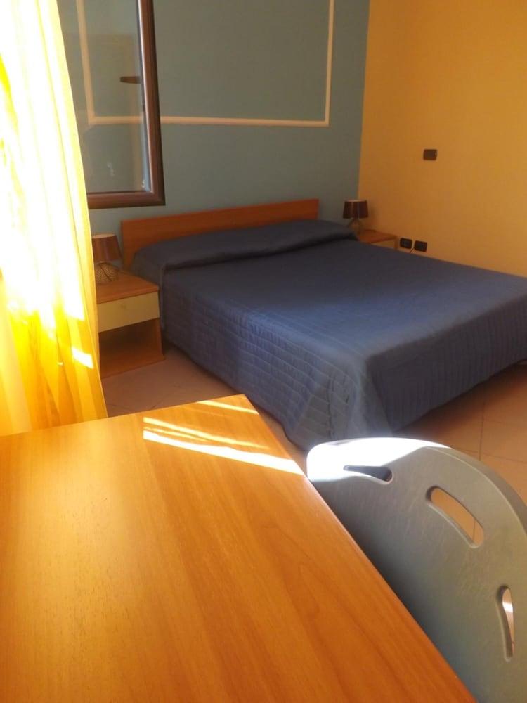 Hotel Ristorante Al Canto Delle Sirene Terracina Eksteriør billede